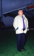 Charger l&#39;image dans la galerie, Loulou Nicollin sur la pelouse de Geoffroy-Guichard, 1990