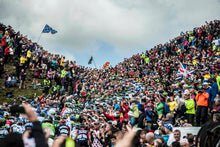 Charger l&#39;image dans la galerie, Peloton au milieu du public, Tour de France 2014