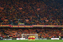 Charger l&#39;image dans la galerie, Supporters et joueurs du RC Lens, 2022