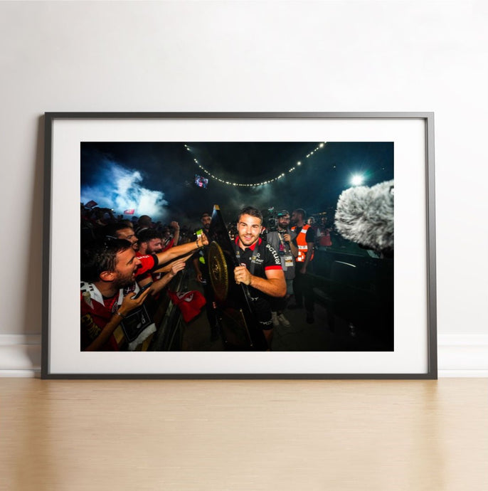 Antoine Dupont avec le Bouclier de Brennus, 2024