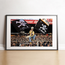 Charger l&#39;image dans la galerie, Fan de Sankt Pauli sur les grilles du Millerntor, 2007