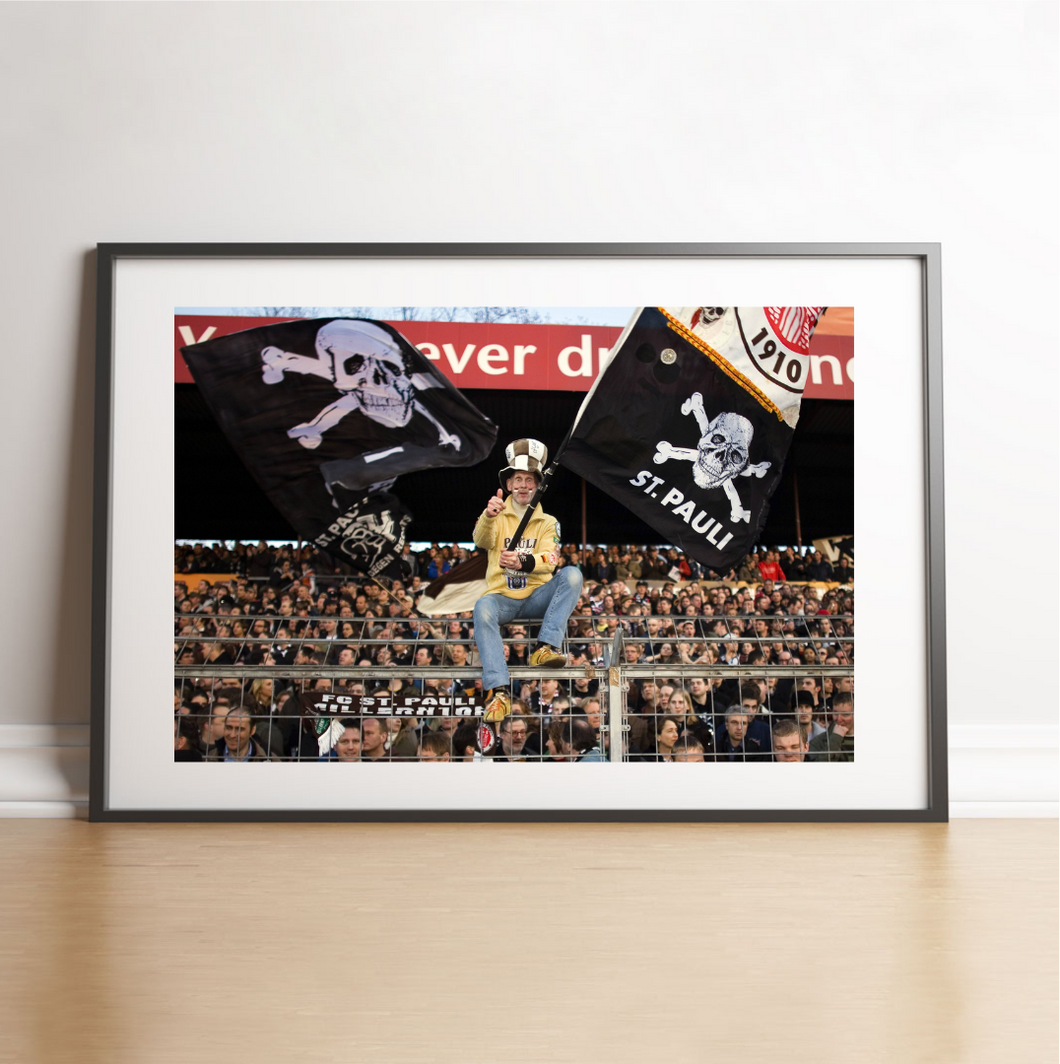 Fan de Sankt Pauli sur les grilles du Millerntor, 2007