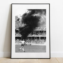 Charger l&#39;image dans la galerie, Socrates sur fond de fumigène noir, 1984