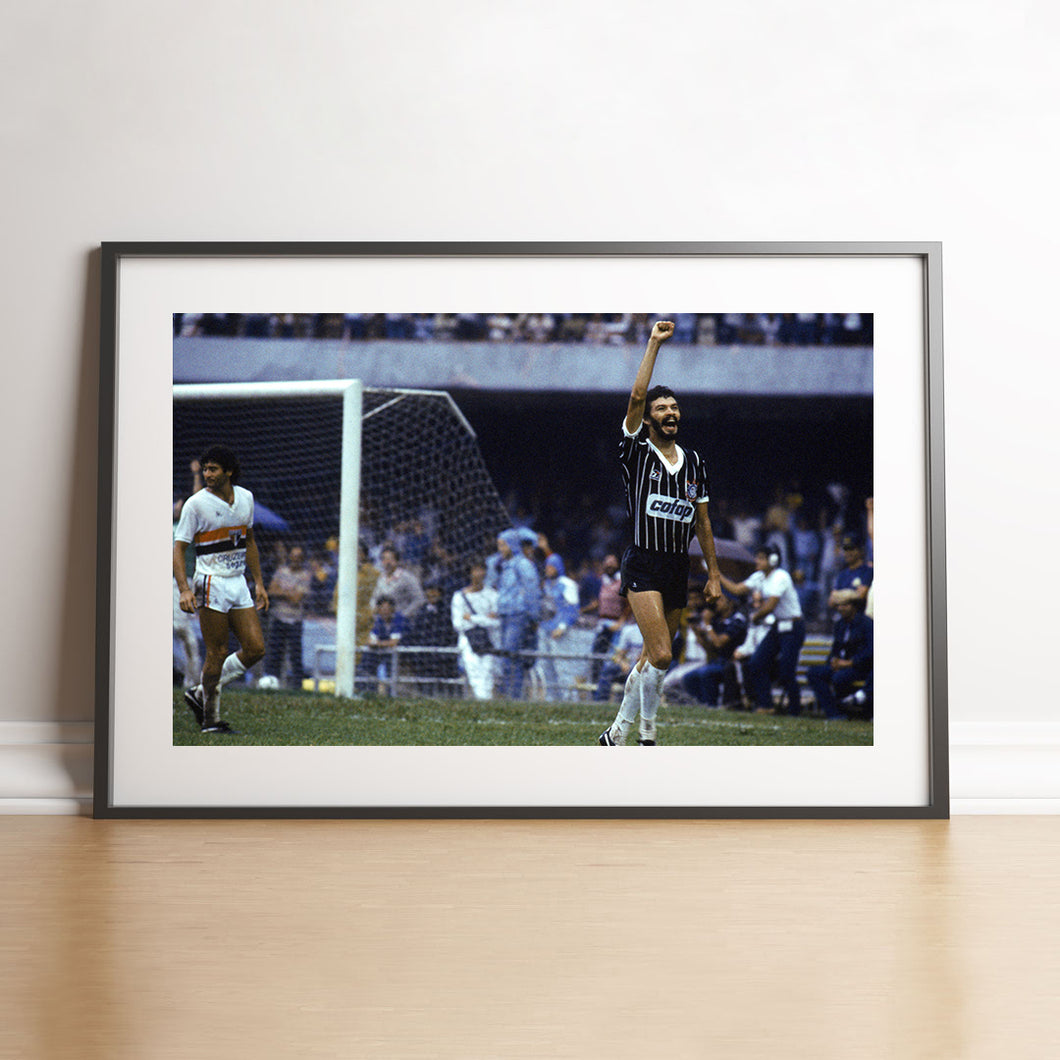 Célébration poing levé de Socrates, 1983