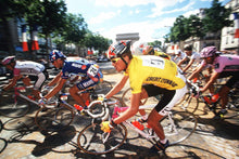Charger l&#39;image dans la galerie, Jan Ullrich en jaune sur les Champs Elysées, 1997
