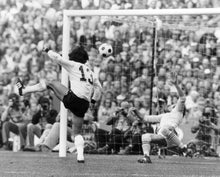 Charger l&#39;image dans la galerie, Gerd Müller, 1974